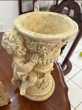 Cherub Urn Vase Planter in Distressed Cream - Unbranded